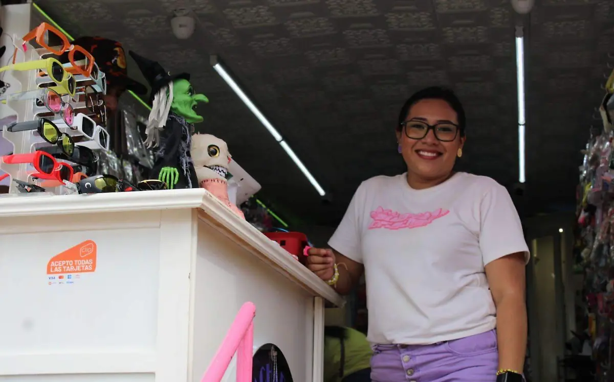 Mamá emprendedora crea tienda de accesorios con casa rodante 